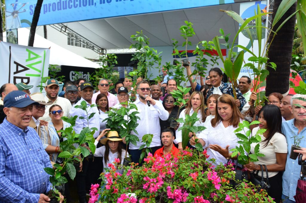 Hecmilio Galván: ´´con el FEDA hemos impactado la vida de casi 2.5 millones de dominicanos, motivando el deseo cultivar | 3 | Hecmilio Galván: ´´con el FEDA hemos impactado la vida de casi 2.5 millones de dominicanos, motivando el deseo cultivar - Noticias de hoy en República Dominicana | De Último Minuto