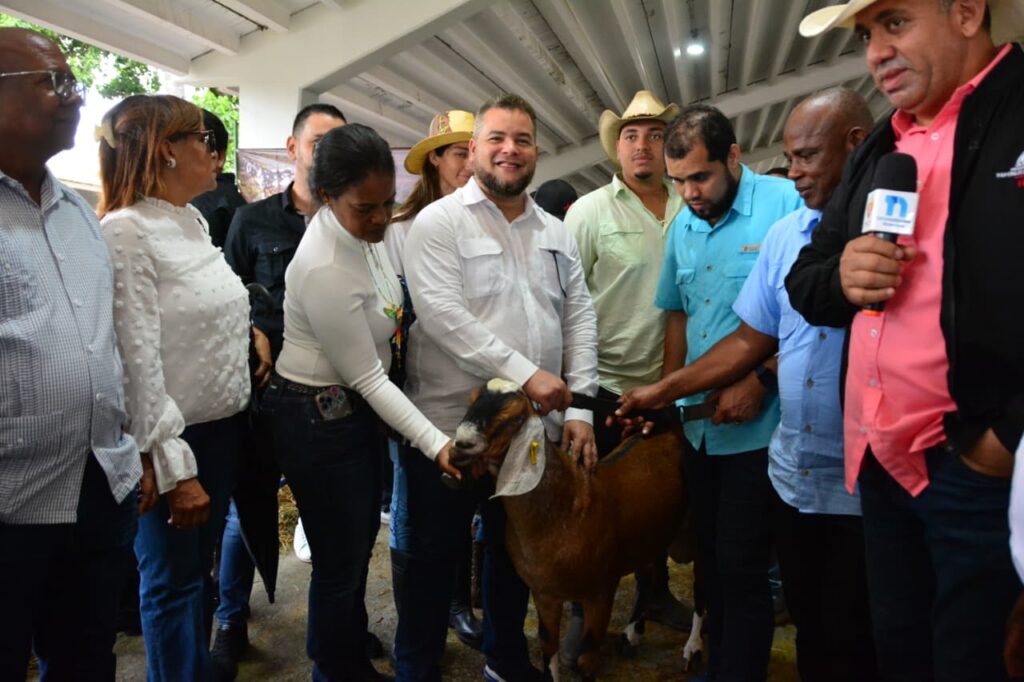 Hecmilio Galván: ´´con el FEDA hemos impactado la vida de casi 2.5 millones de dominicanos, motivando el deseo cultivar | 2 | Hecmilio Galván: ´´con el FEDA hemos impactado la vida de casi 2.5 millones de dominicanos, motivando el deseo cultivar - Noticias de hoy en República Dominicana | De Último Minuto