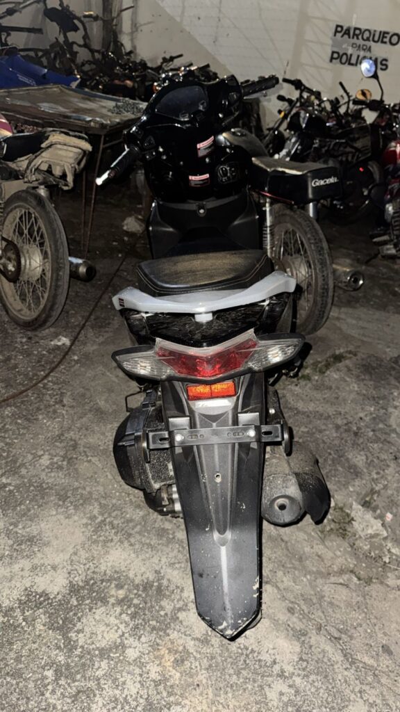 Policía Nacional apresa dos hombres en flagrante delito por robo de pasola en La Vega | 3 | Policía Nacional apresa dos hombres en flagrante delito por robo de pasola en La Vega - Noticias de hoy en República Dominicana | De Último Minuto