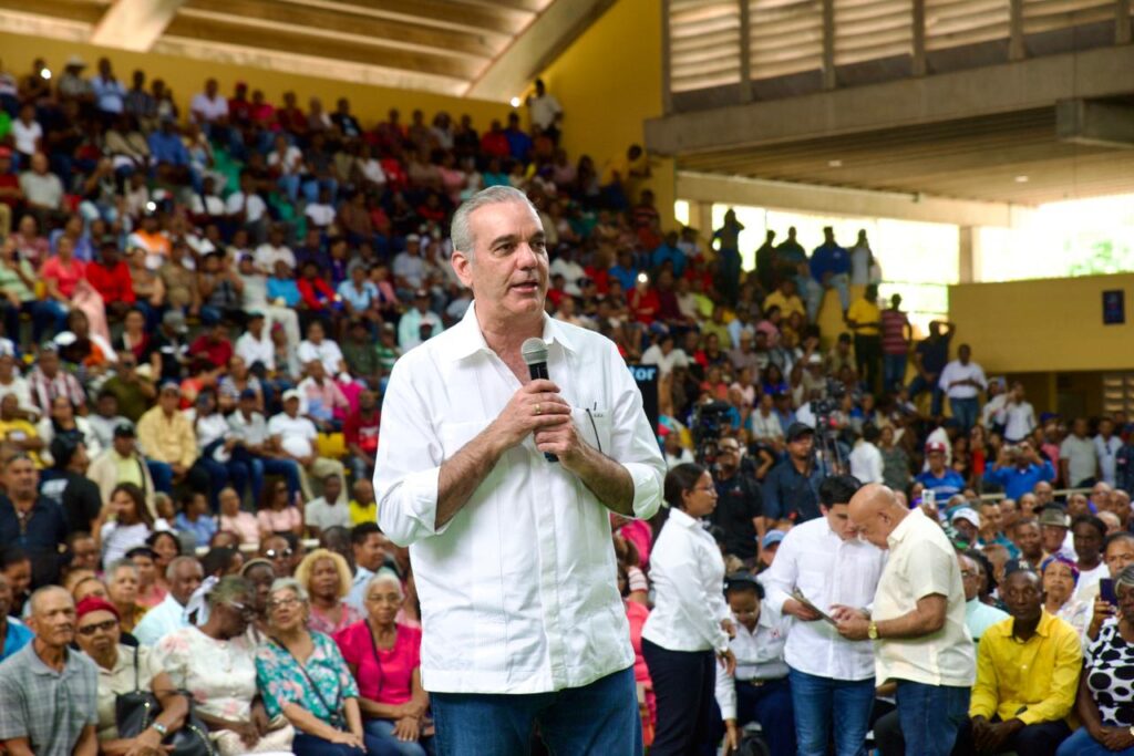 Abinader entrega 2,315 títulos de propiedad en San Pedro de Macorís - Noticias de hoy en República Dominicana | De Último Minuto