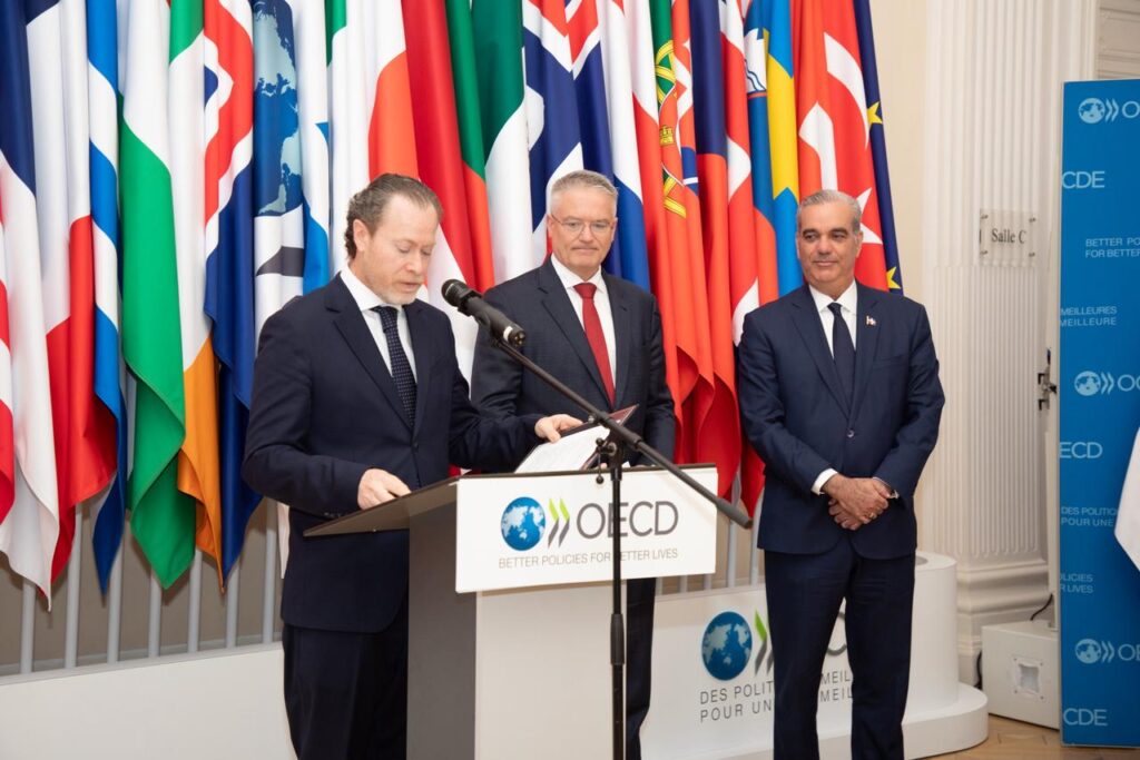 RD formaliza acercamiento a la OCDE con firma de Memorando de Entendimiento | 8 | RD formaliza acercamiento a la OCDE con firma de Memorando de Entendimiento - Noticias de hoy en República Dominicana | De Último Minuto