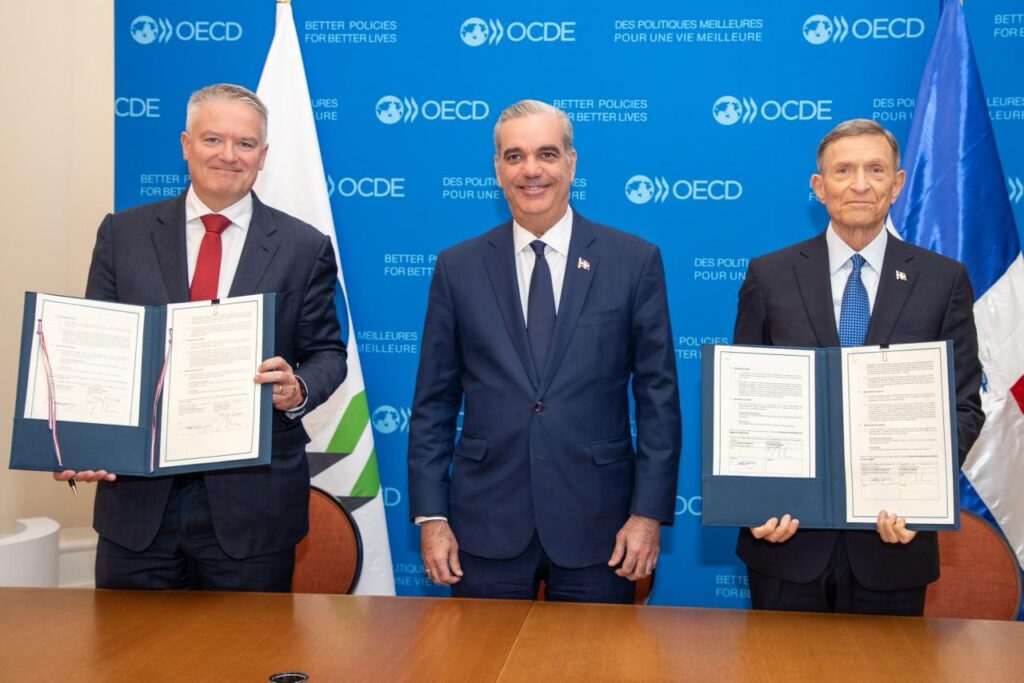 RD formaliza acercamiento a la OCDE con firma de Memorando de Entendimiento | 2 | RD formaliza acercamiento a la OCDE con firma de Memorando de Entendimiento - Noticias de hoy en República Dominicana | De Último Minuto
