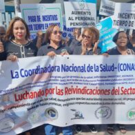 “Basta de promesas”: personal de salud protesta frente al Robert Reid Cabral