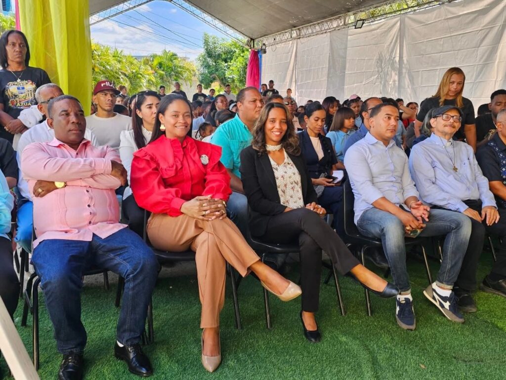 Distrito Educativo 03-01 de Azua celebra gala artística estudiantil | 4 | Distrito Educativo 03-01 de Azua celebra gala artística estudiantil - Noticias de hoy en República Dominicana | De Último Minuto