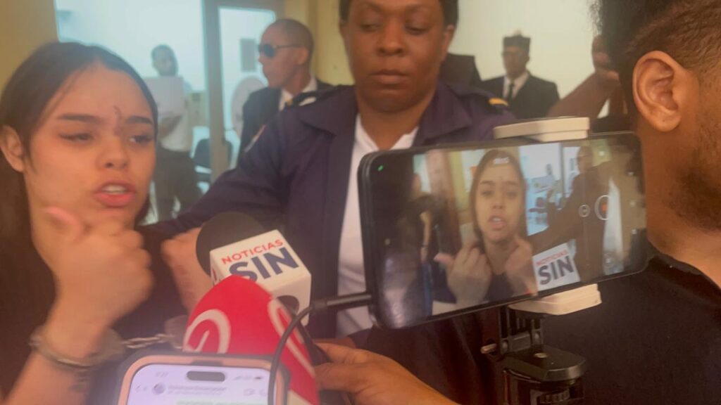 Dictan tres meses de prisión preventiva contra tres implicados en ataque a agentes de la Digesett en el Aeropuerto del Cibao | 4 | Dictan tres meses de prisión preventiva contra tres implicados en ataque a agentes de la Digesett en el Aeropuerto del Cibao - Noticias de hoy en República Dominicana | De Último Minuto