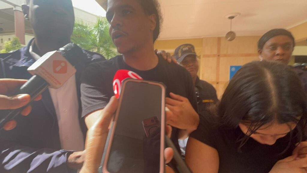 Dictan tres meses de prisión preventiva contra tres implicados en ataque a agentes de la Digesett en el Aeropuerto del Cibao | 2 | Dictan tres meses de prisión preventiva contra tres implicados en ataque a agentes de la Digesett en el Aeropuerto del Cibao - Noticias de hoy en República Dominicana | De Último Minuto