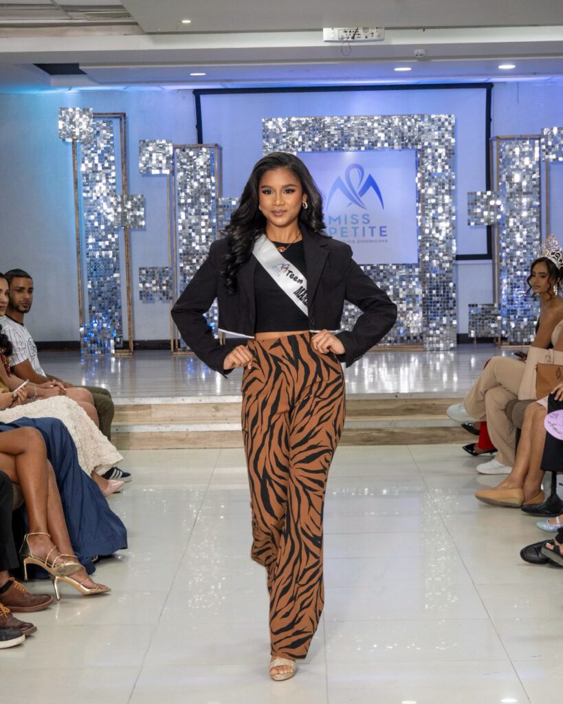 Monserrat Ventura se perfila como favorita en el Miss Petite Popular 2026 - Noticias de hoy en República Dominicana | De Último Minuto