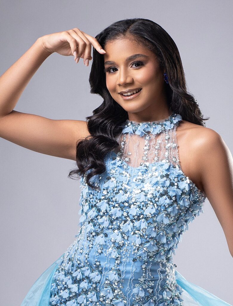 Monserrat Ventura se perfila como favorita en el Miss Petite Popular 2026 - Noticias de hoy en República Dominicana | De Último Minuto