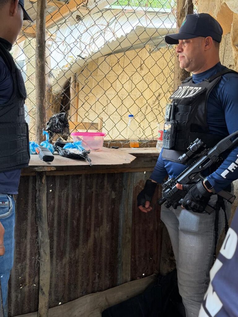DINTEL realiza operativos focalizados y ocupa drogas, radios de comunicación y motocicletas en La Vega - Noticias de hoy en República Dominicana | De Último Minuto