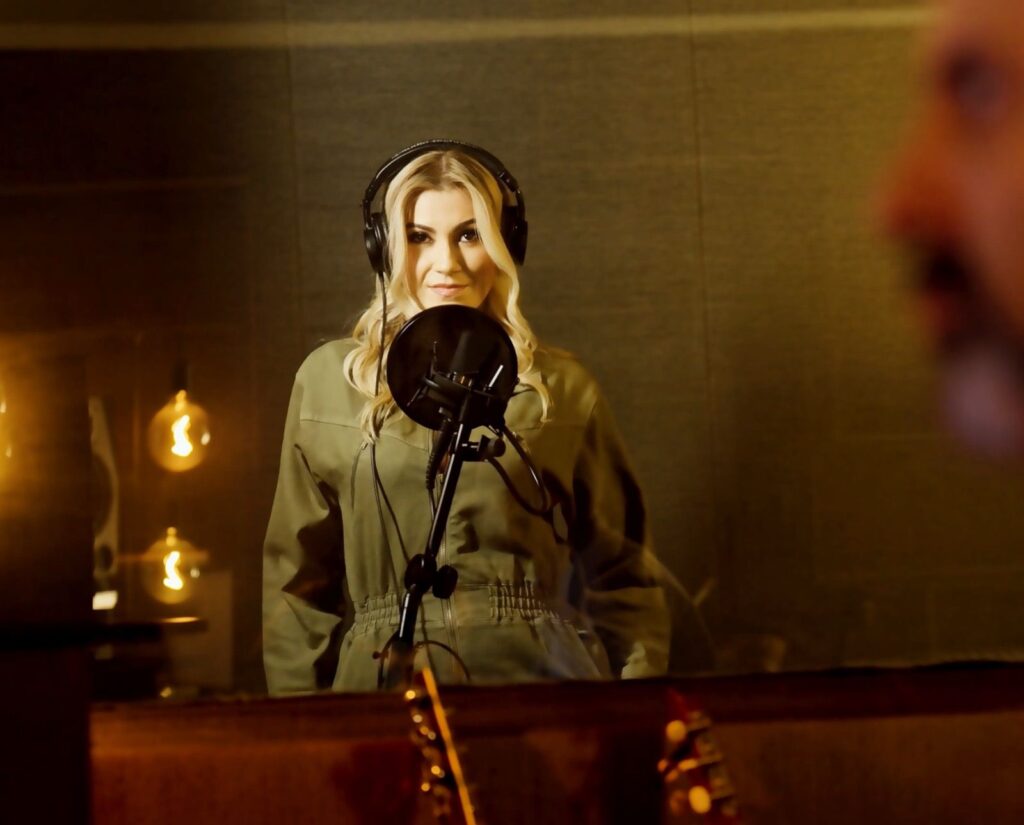 Michell Flores lanza el video oficial de “Celoso 2.0”, el clásico merengue que renace para nuevas generaciones - Noticias de hoy en República Dominicana | De Último Minuto