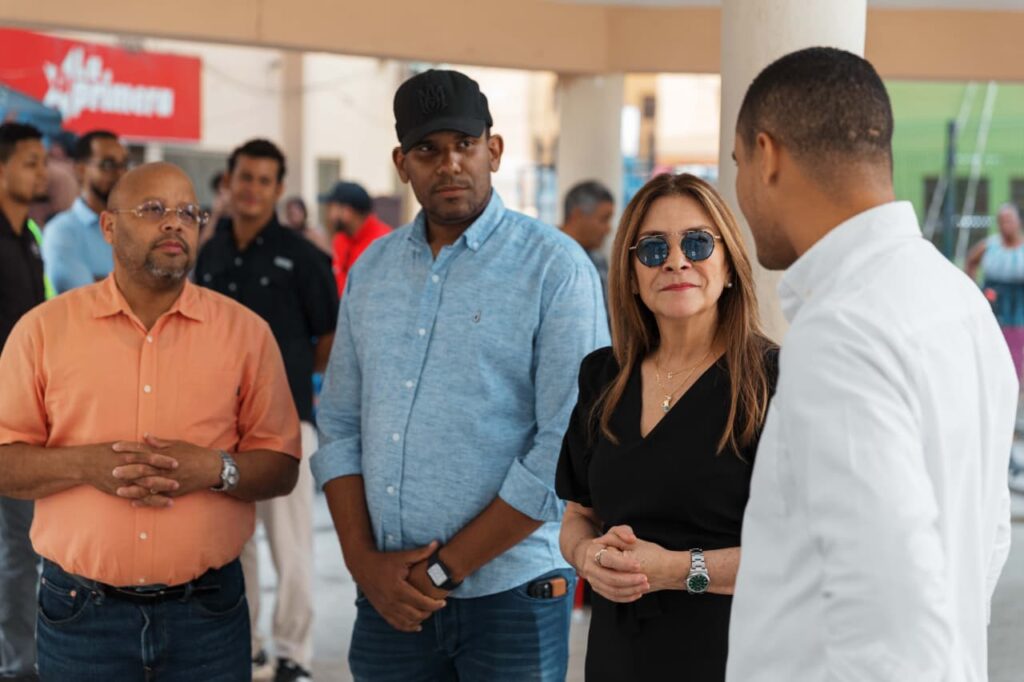 Carolina Mejía supervisa trabajos realizados en el parque V Centenario y su entorno en Villa Juana | 3 | Carolina Mejía supervisa trabajos realizados en el parque V Centenario y su entorno en Villa Juana - Noticias de hoy en República Dominicana | De Último Minuto