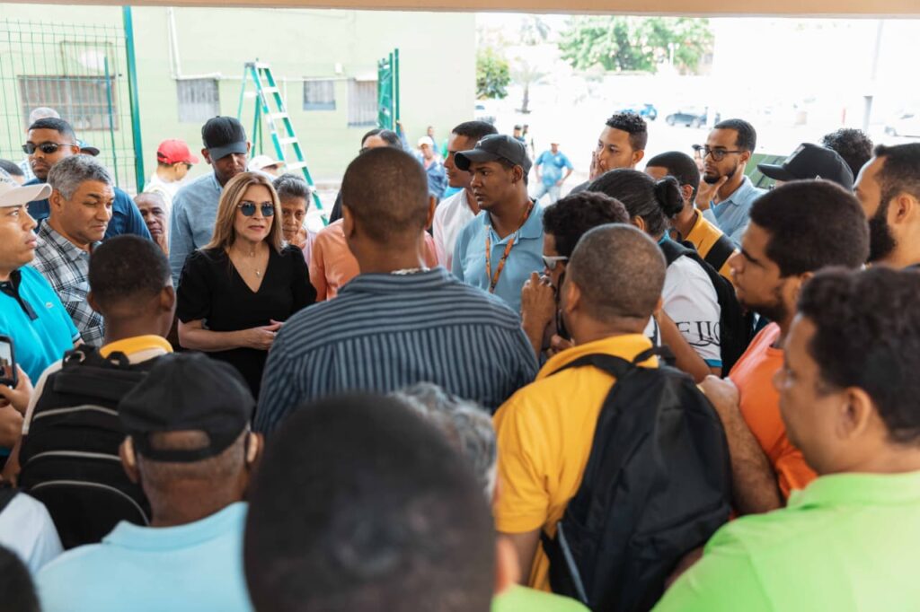 Carolina Mejía supervisa trabajos realizados en el parque V Centenario y su entorno en Villa Juana | 2 | Carolina Mejía supervisa trabajos realizados en el parque V Centenario y su entorno en Villa Juana - Noticias de hoy en República Dominicana | De Último Minuto