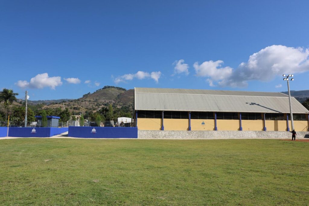 Ministro Kelvin Cruz entrega reconstruido play de Hondo Valle, Elías Piña - Noticias de hoy en República Dominicana | De Último Minuto