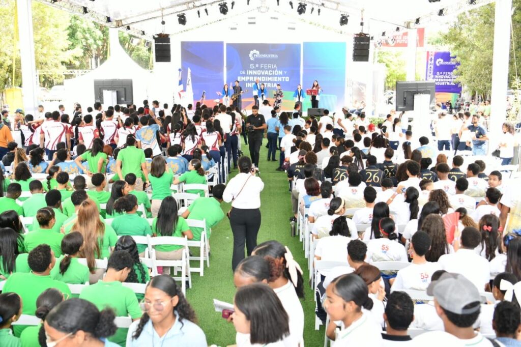 Más de 2,000 estudiantes participan en jornada de actividades de la V Feria de Innovación Industrial en Santiago - Noticias de hoy en República Dominicana | De Último Minuto