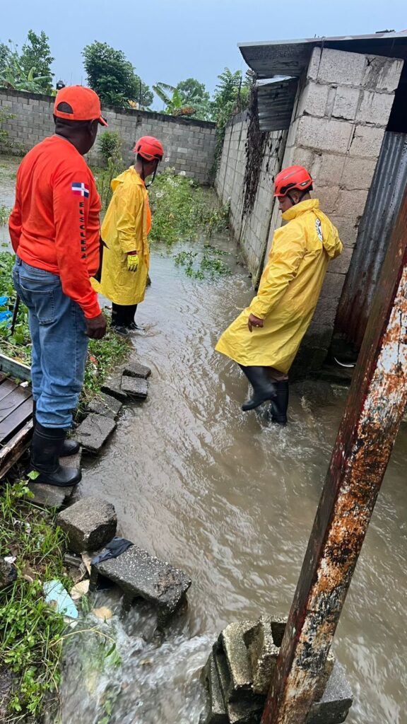 Fuertes lluvias causan inundaciones, daños a viviendas y mantienen en alerta a Monte Plata | 5 | Fuertes lluvias causan inundaciones, daños a viviendas y mantienen en alerta a Monte Plata - Noticias de hoy en República Dominicana | De Último Minuto
