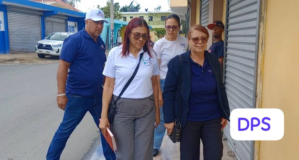 Directora Provincial de Salud y gobernadora visitan vivienda de mujer con cáncer cerebral en La Romana | 2 | Directora Provincial de Salud y gobernadora visitan vivienda de mujer con cáncer cerebral en La Romana - Noticias de hoy en República Dominicana | De Último Minuto