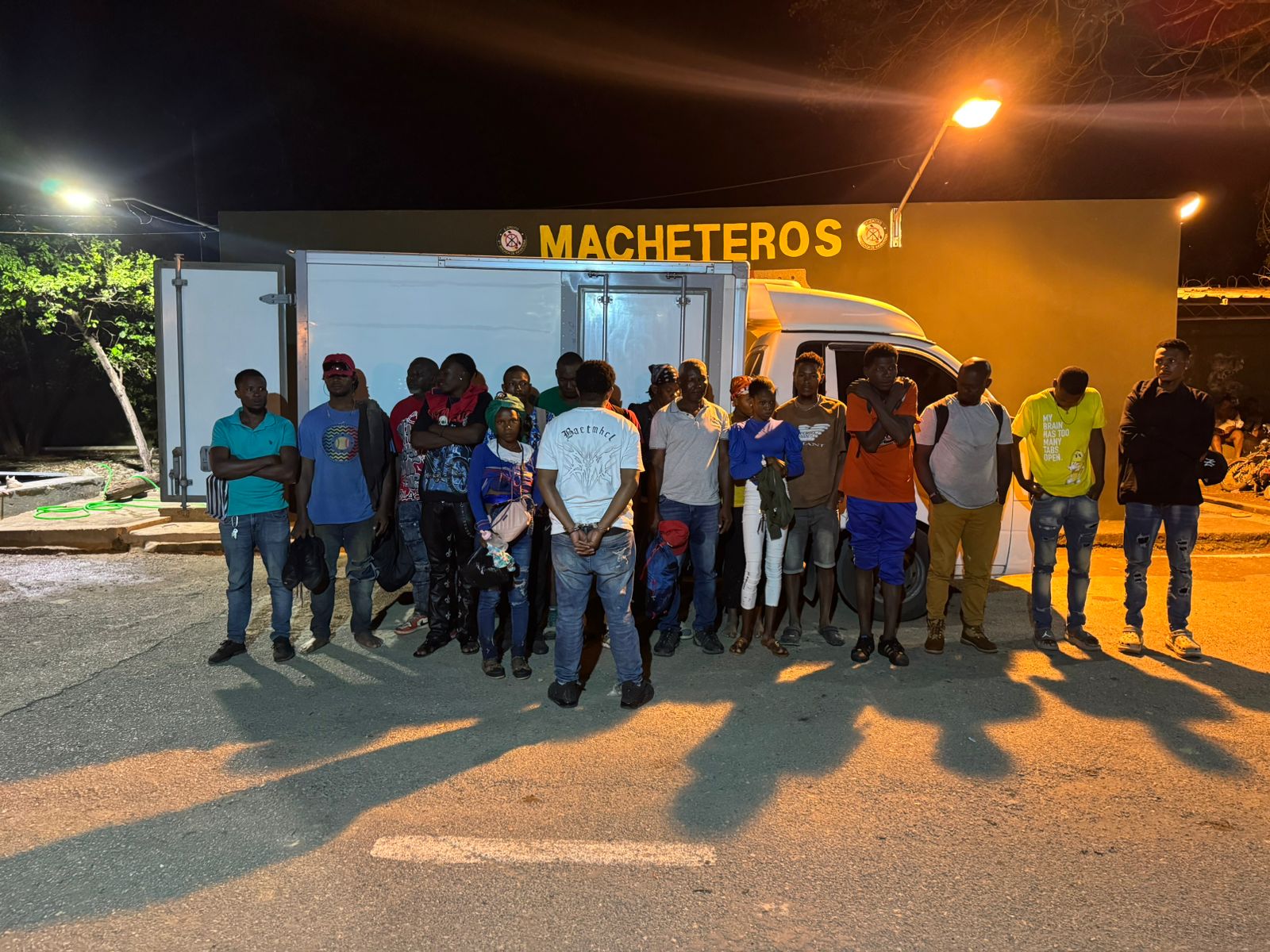 Detienen conductor de camión por transportar haitianos indocumentados en Mao, Valverde - Noticias de hoy en República Dominicana | De Último Minuto