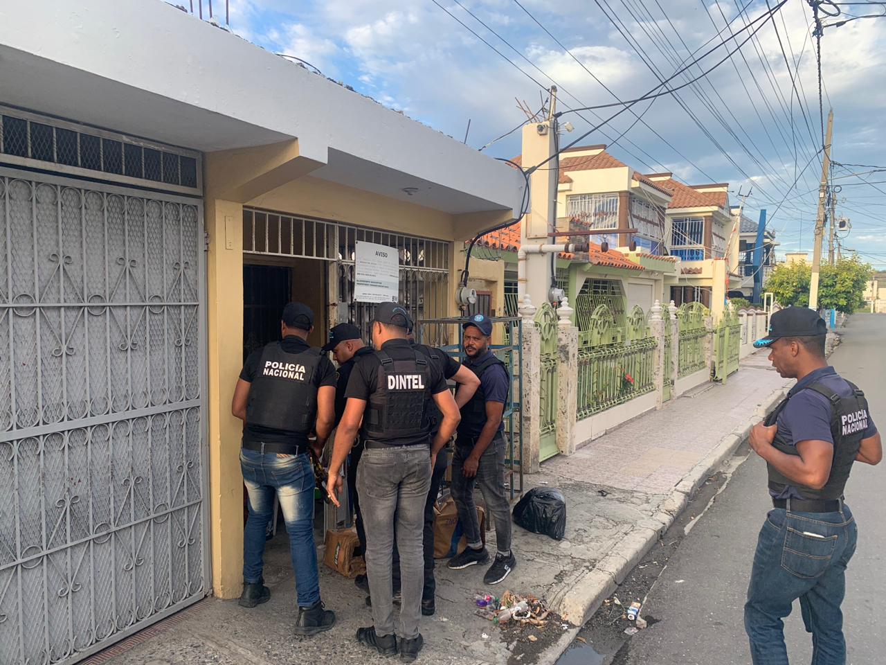 Allanamientos y operativos del DINTEL junto al MP dejan seis detenidos y más de 1,900 cigarrillos ocupados