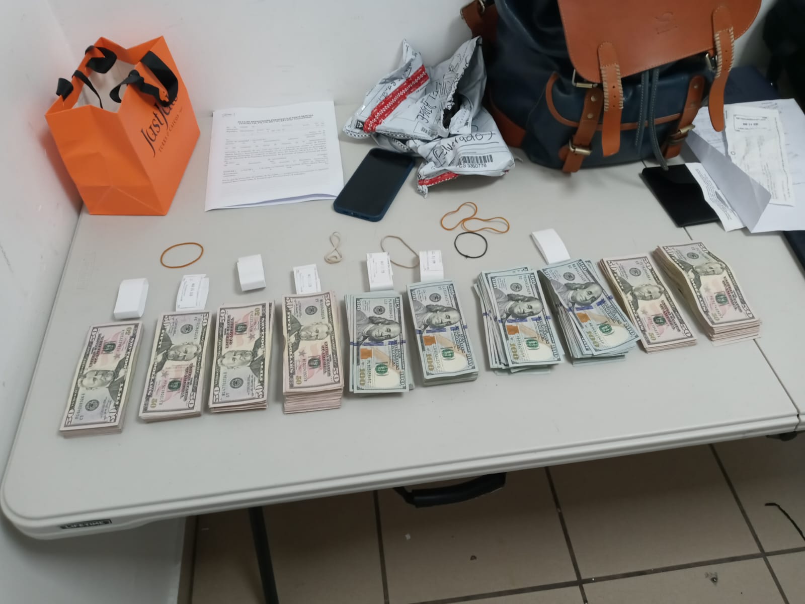 Aduanas detecta divisas no declaradas en aeropuertos, reteniendo más de US$400 mil en menos de una semana - Noticias de hoy en República Dominicana | De Último Minuto