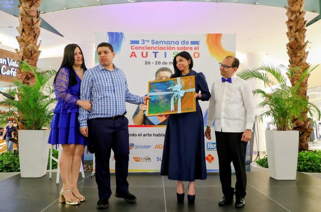 Procuradora evitó cancelación de madre de niño con autismo y plantea urgencia de atención integral en el país - Noticias de hoy en República Dominicana | De Último Minuto