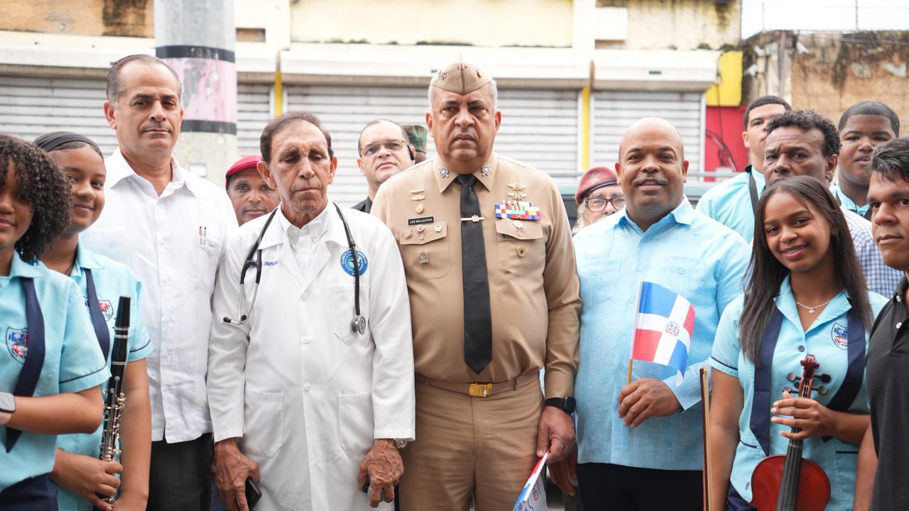 Director de Migración respalda acto patriótico de la Clínica Cruz Jiminián en Cristo Rey para honrar valores patrios