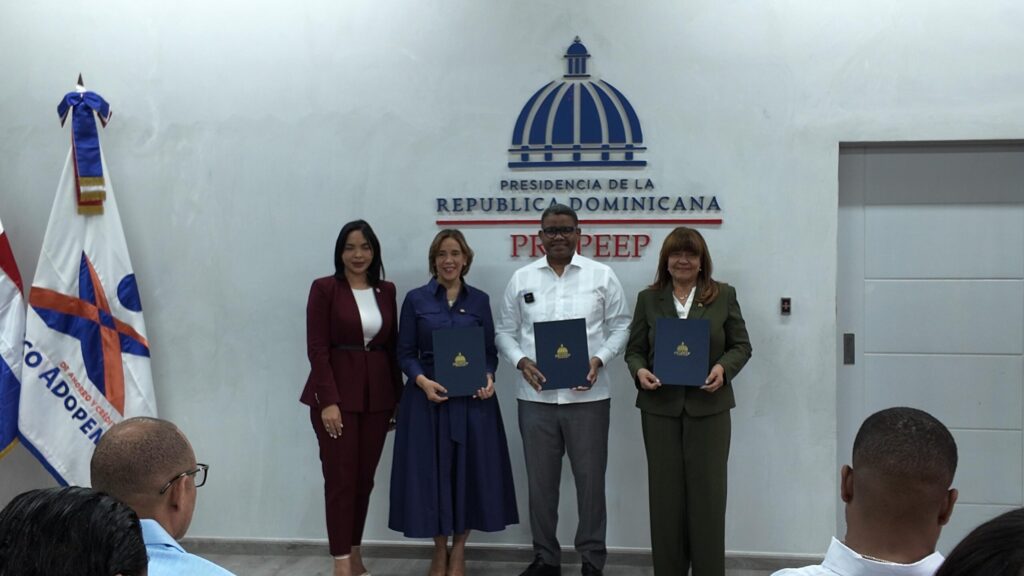 ADOPEM y PROPEEP formalizan alianza para impulsar emprendedores en comunidades vulnerables