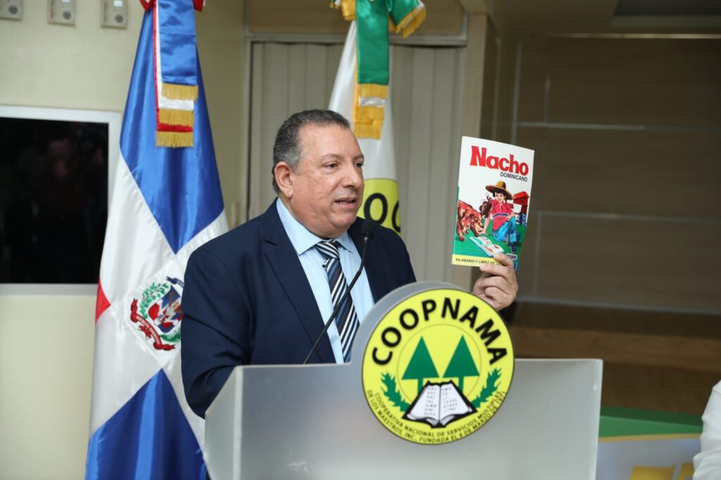 COOPNAMA reconoce trayectoria de Dr. Cruz Jiminián y del educador Melanio Hernández, autor del “Nacho”