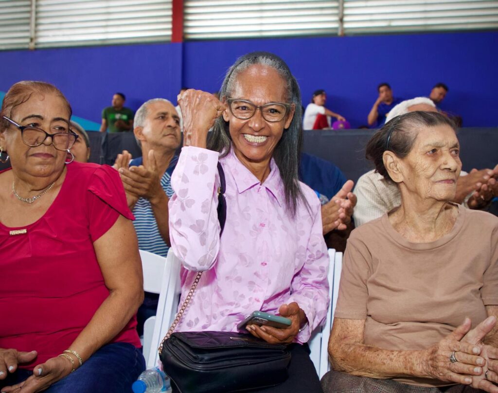 Abinader entrega 1,025 títulos de propiedad en Hato del Yaque elevando a 7,632 los otorgados en la provincia de Santiago - Noticias de hoy en República Dominicana | De Último Minuto