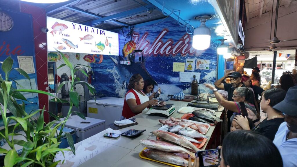 Ventas de pescado se mantienen bajas; consumidores ven estables los precios - Noticias de hoy en República Dominicana | De Último Minuto