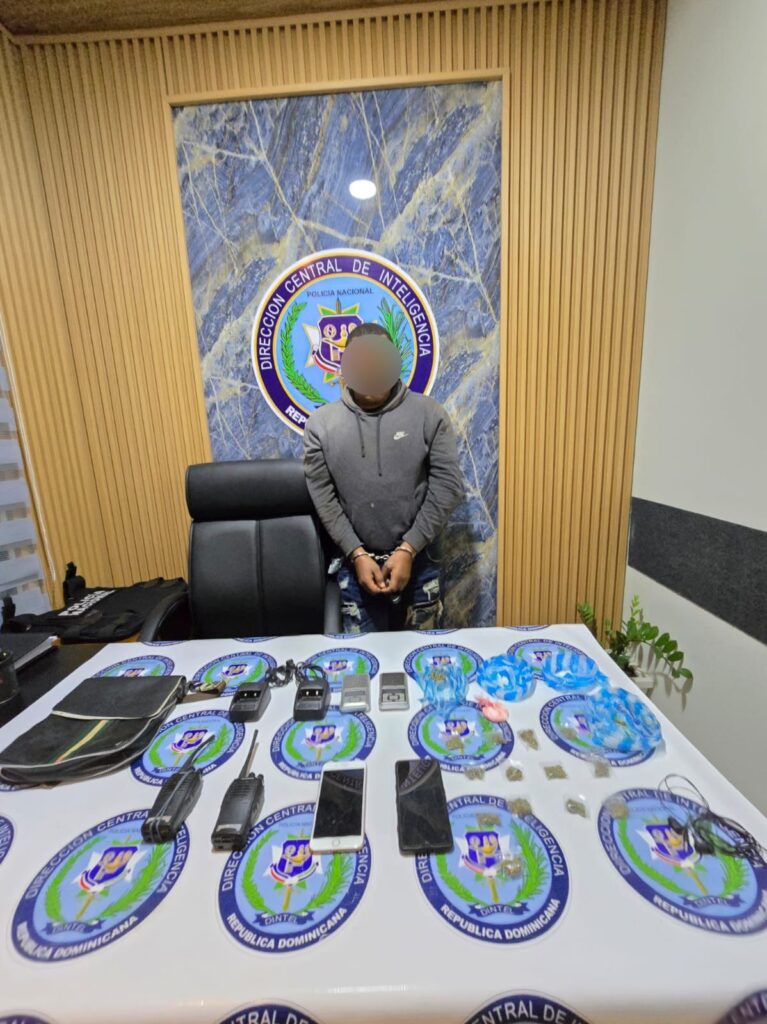 Dintel ocupa drogas, balanzas y equipos de comunicación en operativo; un hombre detenido | 11 | Dintel ocupa drogas, balanzas y equipos de comunicación en operativo; un hombre detenido - Noticias de hoy en República Dominicana | De Último Minuto