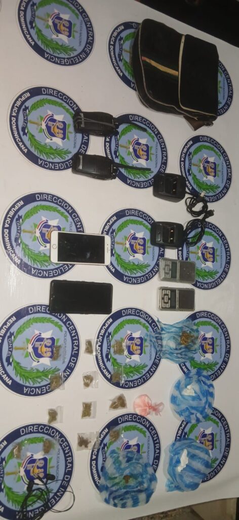 Dintel ocupa drogas, balanzas y equipos de comunicación en operativo; un hombre detenido | 12 | Dintel ocupa drogas, balanzas y equipos de comunicación en operativo; un hombre detenido - Noticias de hoy en República Dominicana | De Último Minuto