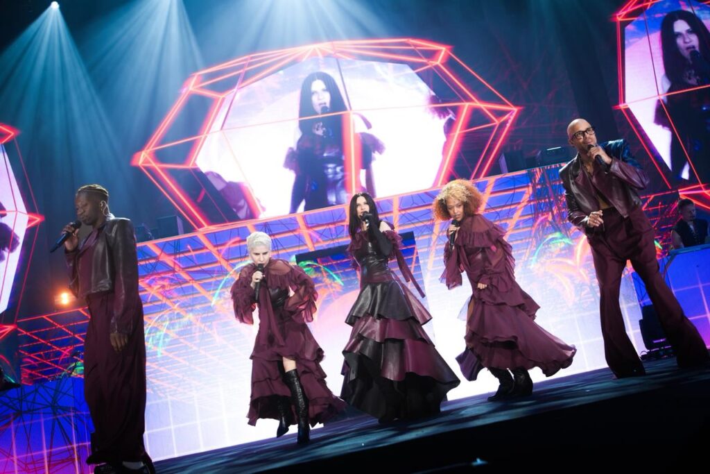 Laura Pausini inaugura en España su gira mundial “IO CANTO / YO CANTO” en Pamplona - Noticias de hoy en República Dominicana | De Último Minuto