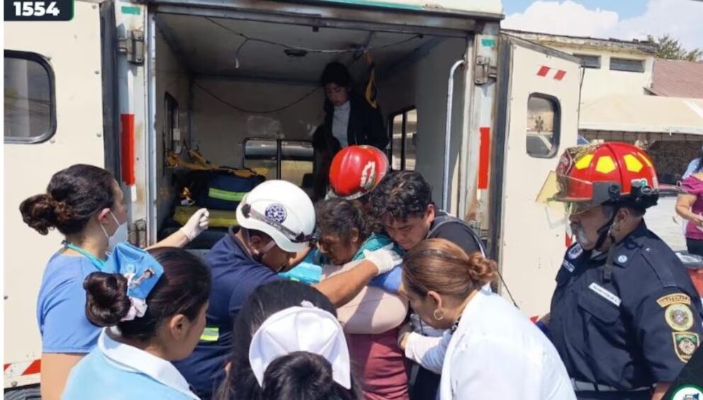 Tragedia escolar en Guatemala tras el vuelco de un bus: varios lesionados y un menor fallecido | 3 | Tragedia escolar en Guatemala tras el vuelco de un bus: varios lesionados y un menor fallecido - Noticias de hoy en República Dominicana | De Último Minuto