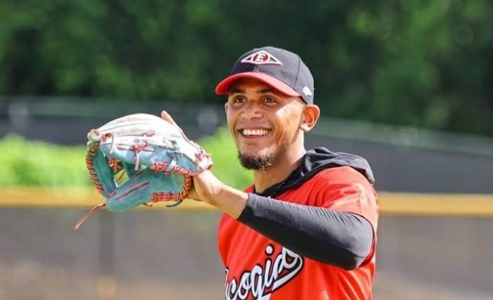 Erik González se integra al roster dominicano tras la baja de Jeremy Peña