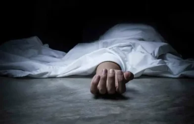 Hombre muere y mujer resulta con graves quemaduras tras descarga eléctrica en Santiago
