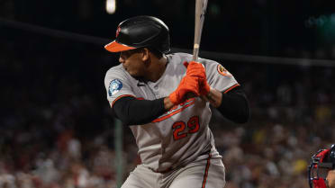 Basallo continúa encendido y dispara dos jonrones en otra gran actuación primaveral