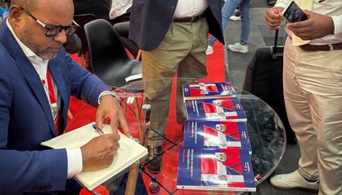 Infobae destaca libro de Francisco Tavárez presentado en la FILBo-Colombia sobre Haití y RD
