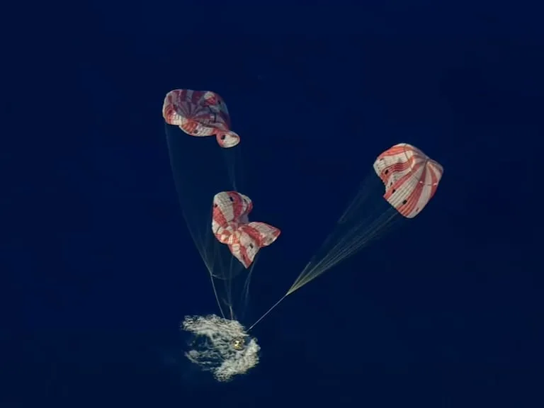 Artemis II ameriza tras reingreso extremo a 40,000 km/h y 2,700 °C | 2 | Artemis II ameriza tras reingreso extremo a 40,000 km/h y 2,700 °C