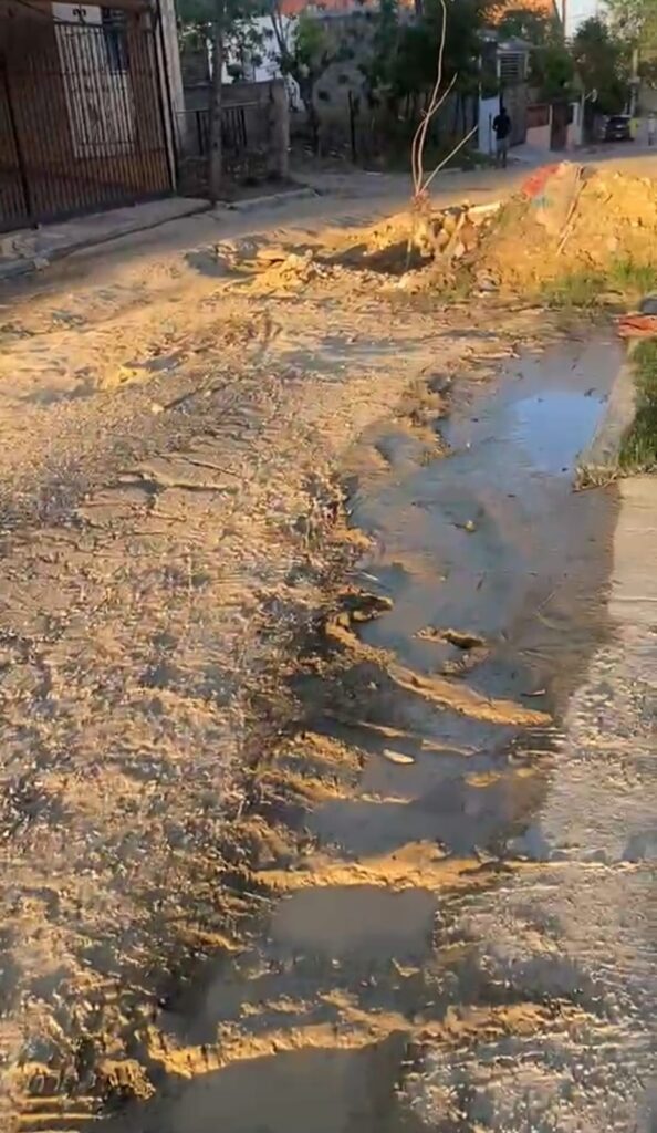 Residentes en SDN claman intervención urgente ante colapso cloacal, deterioro de calles y deficiente recogida de basura - Noticias de hoy en República Dominicana | De Último Minuto