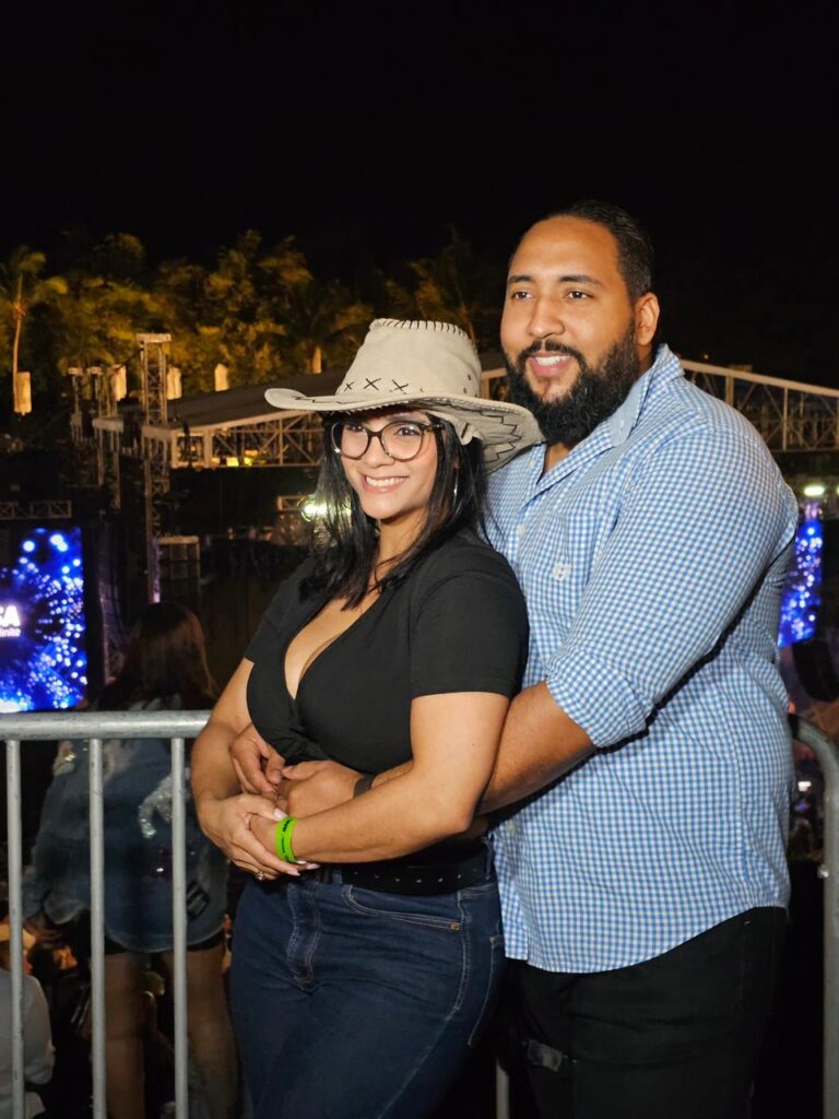 Sombreros y botas, los grandes protagonistas de los looks del concierto de Nodal - Noticias de hoy en República Dominicana | De Último Minuto