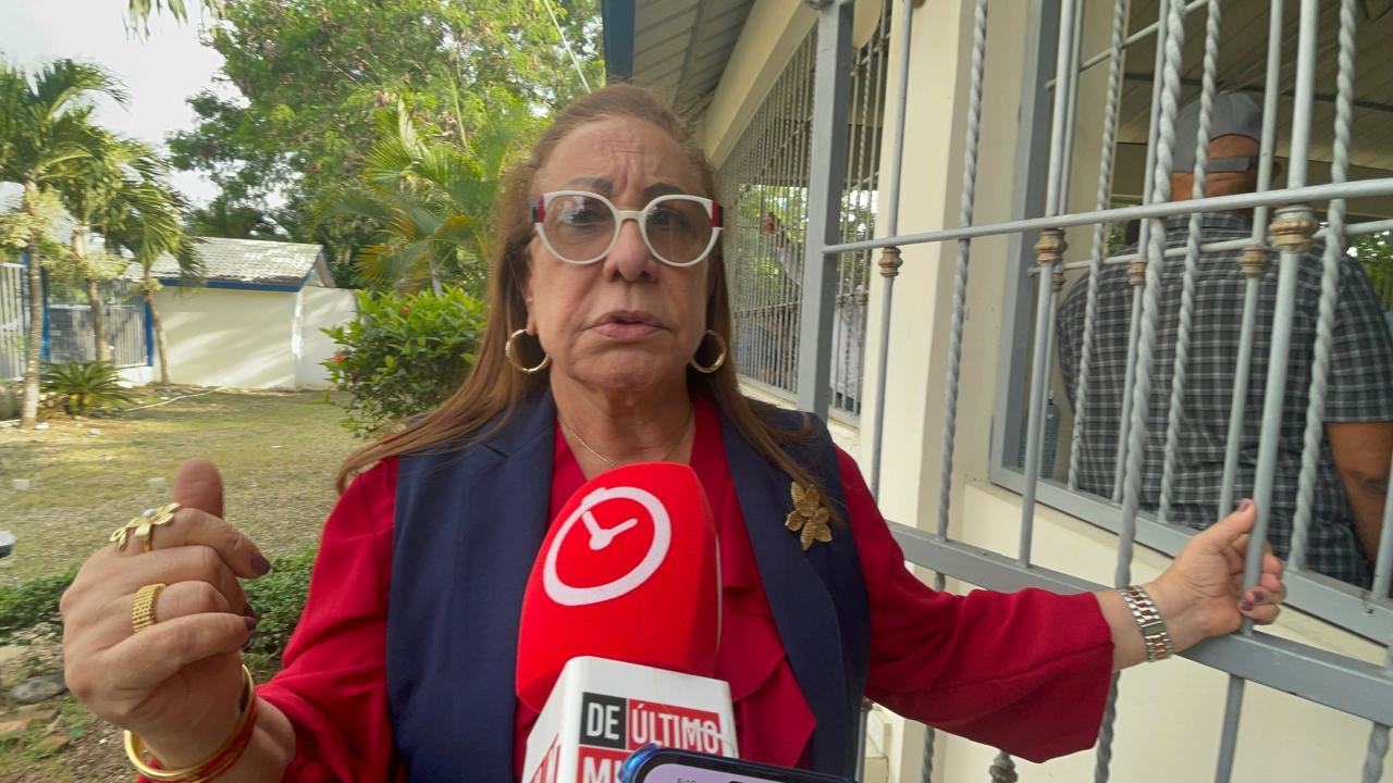 Gobernadora de Santiago califica de “vergonzosa” la situación tras lluvias por desechos sólidos