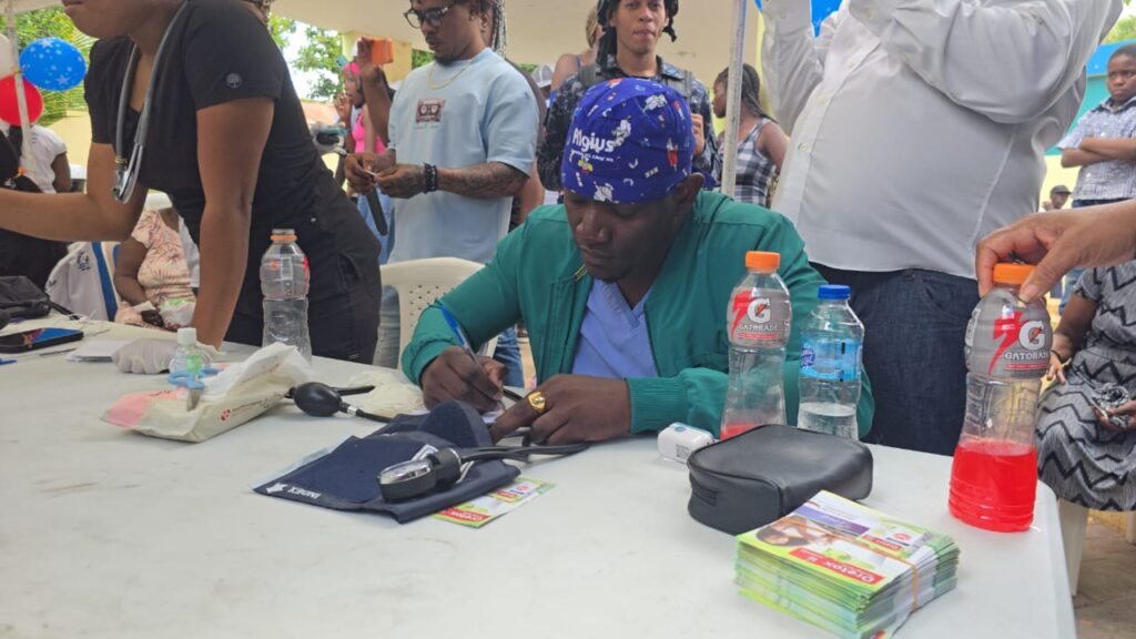 ¡Impacto social en el KM 6! Raíz de Fe transforma vidas con masivo operativo en Villa Hermosa - Noticias de hoy en República Dominicana | De Último Minuto