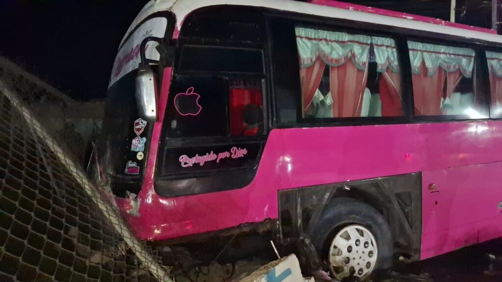 Accidente entre carro y guagua involucra a integrantes de un grupo de gagá en Villa Hermosa | 4 | Accidente entre carro y guagua involucra a integrantes de un grupo de gagá en Villa Hermosa - Noticias de hoy en República Dominicana | De Último Minuto