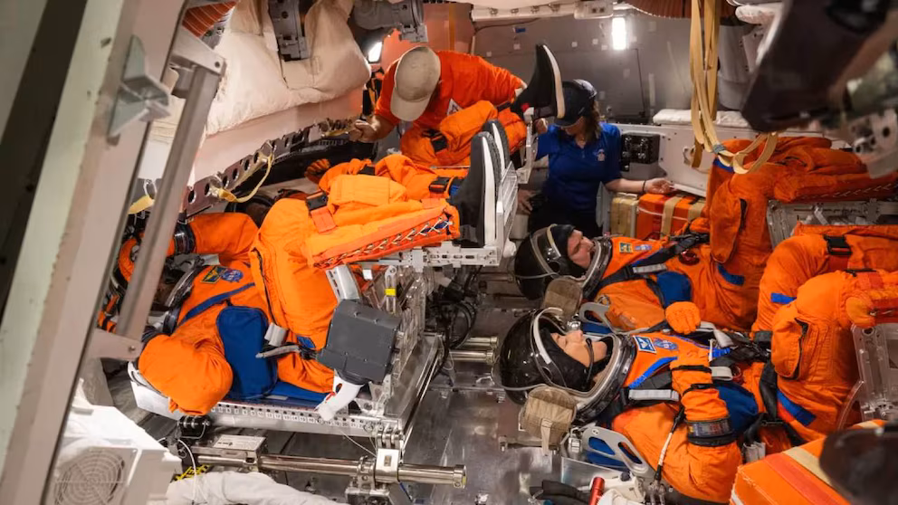 Misión Artemis II: cómo son los trajes de los astronautas y la razón de su color naranja - Noticias de hoy en República Dominicana | De Último Minuto