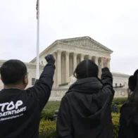 El Supremo de EE.UU. evalúa el poder de Trump para revocar el amparo migratorio TPS