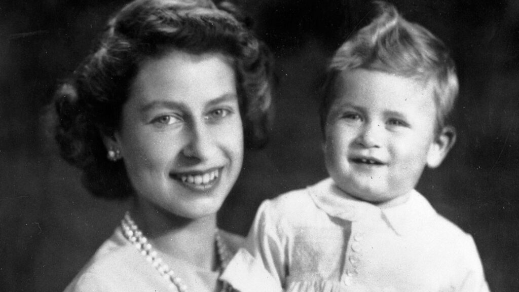 Carlos III honra el legado de su madre Isabel II en el centenario de su nacimiento - Noticias de hoy en República Dominicana | De Último Minuto