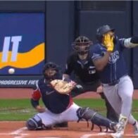 Junior Caminero sale del juego tras golpearse el rostro con un foul - Noticias de hoy en República Dominicana | De Último Minuto