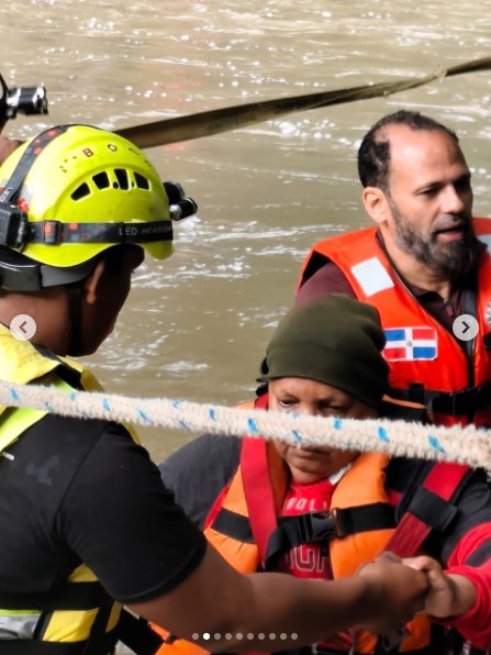 Defensa Civil rescata a 19 personas tras crecida de río en Monseñor Nouel - Noticias de hoy en República Dominicana | De Último Minuto