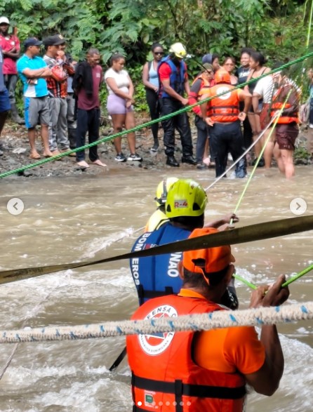 Defensa Civil rescata a 19 personas tras crecida de río en Monseñor Nouel - Noticias de hoy en República Dominicana | De Último Minuto