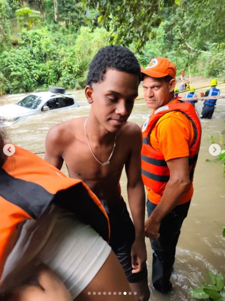 Defensa Civil rescata a 19 personas tras crecida de río en Monseñor Nouel - Noticias de hoy en República Dominicana | De Último Minuto